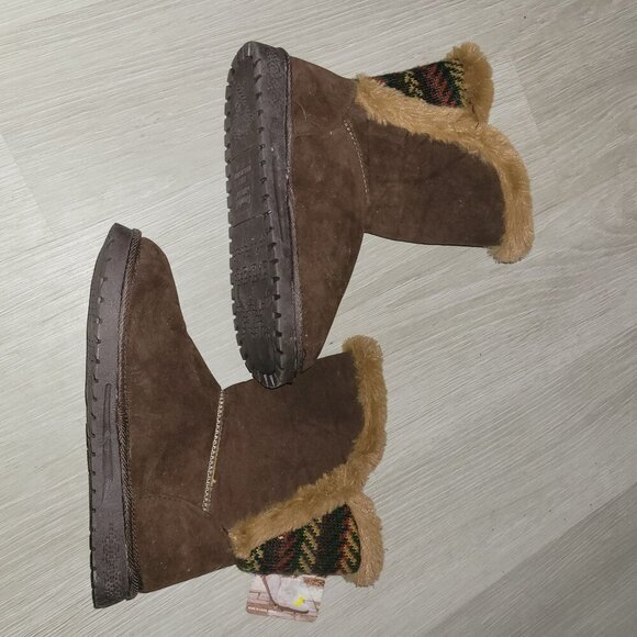 MUK LUKS ESSENTIALS‎ NEW Brown Shearling Lined Comfort Cozy Athleisure Boots 8 - Picture 2 of 7